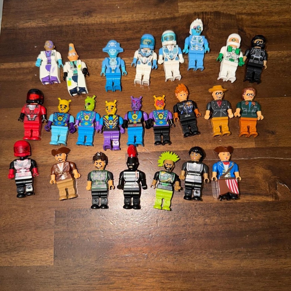 Block‎ Tech Building Toy Minifigures Lot 22 Space Pirates Aliens Sci-Fi Figures